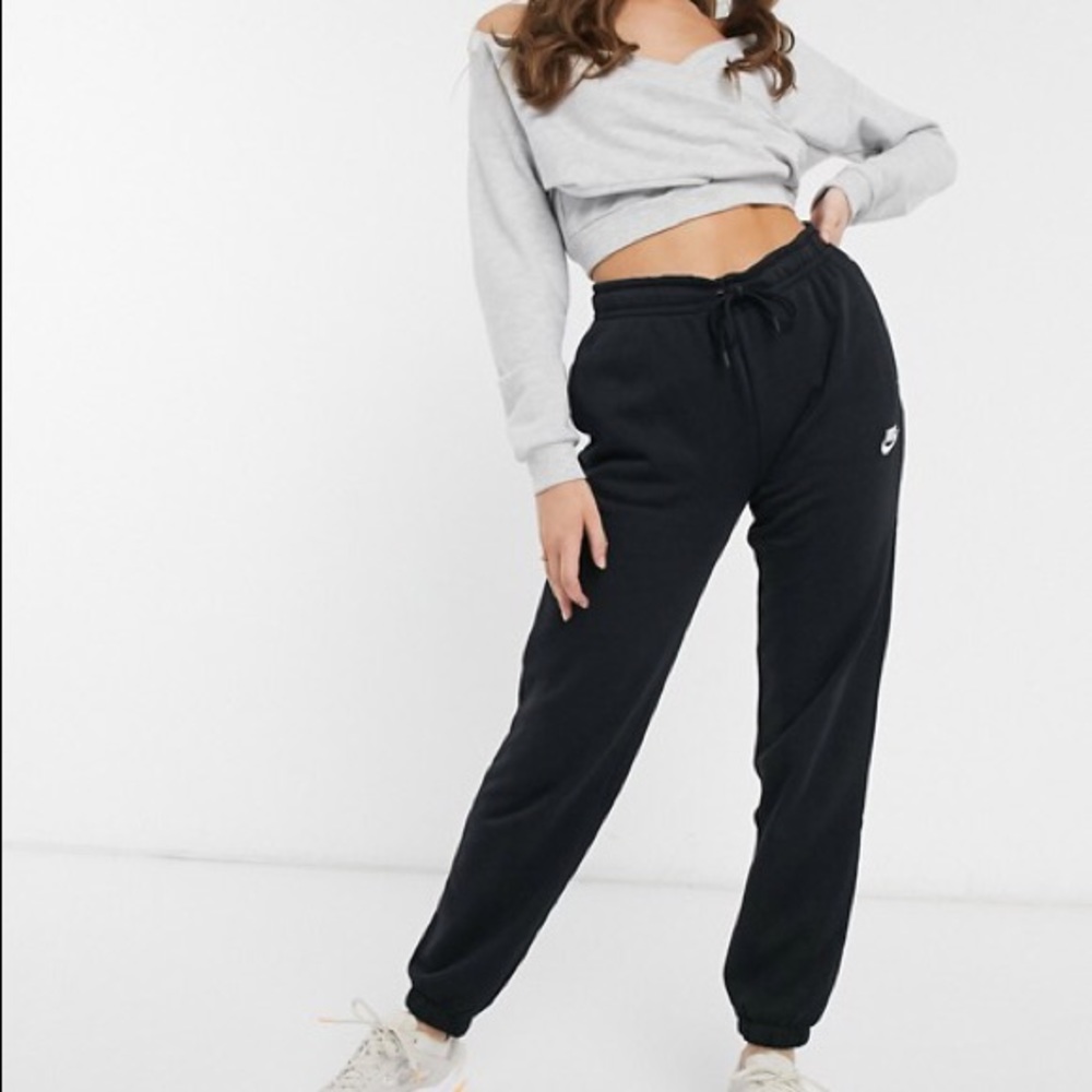 Black Nike Sweatpants!